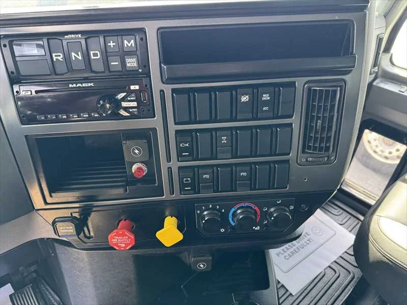 2020 Mack Granite - image 9