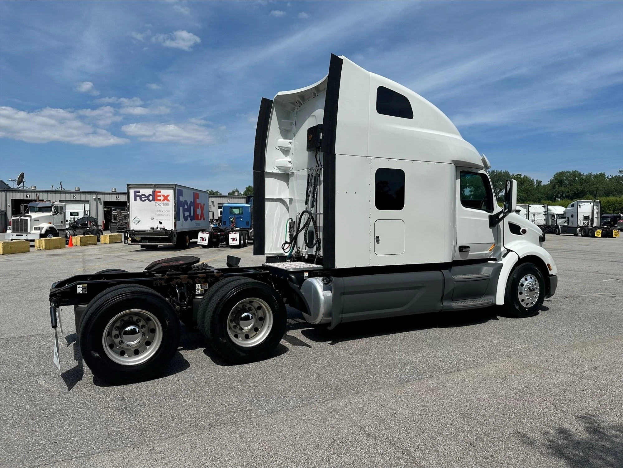 2021 Peterbilt 579 in Portland, OR — photo 3
