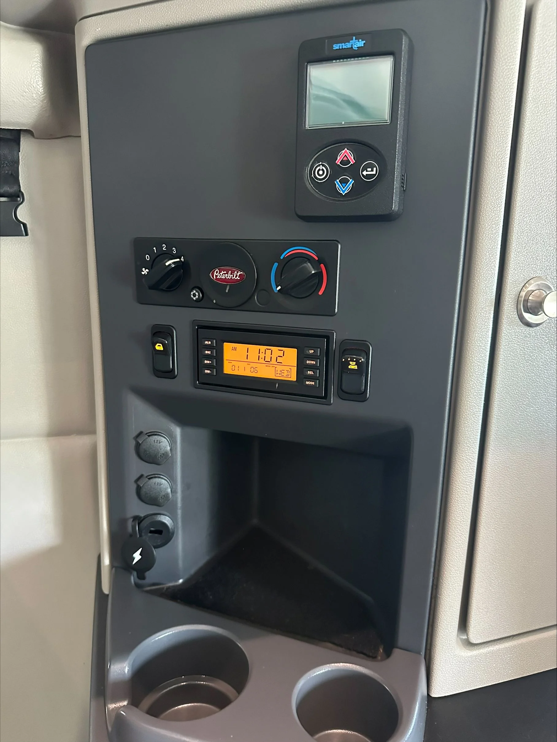 2021 Peterbilt 579 in Portland, OR — photo 10