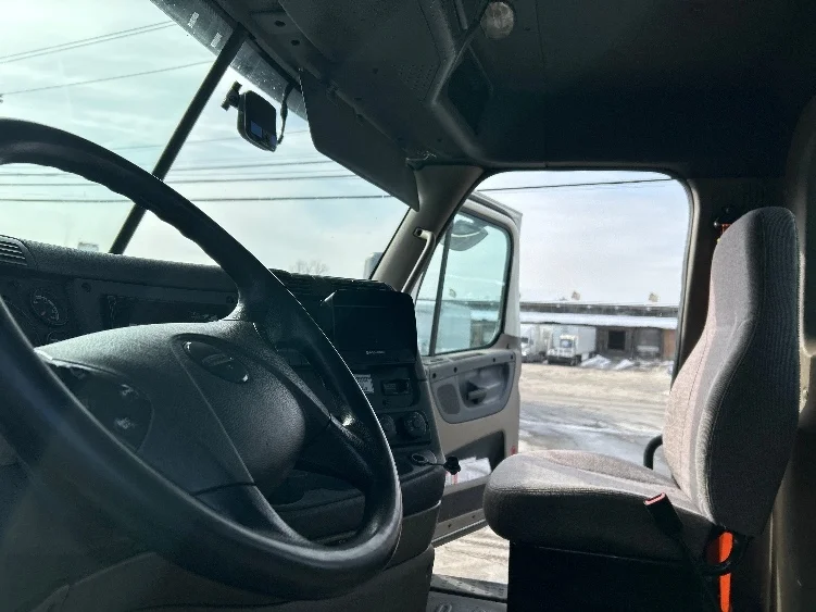 2017 Freightliner Cascadia - image 10