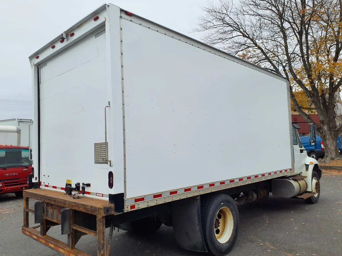 2018 International 4300 - image 4