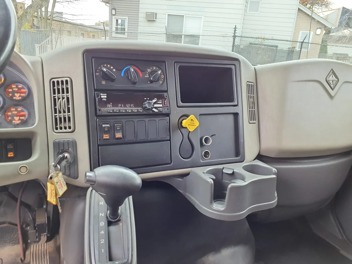 2018 International 4300 - image 7