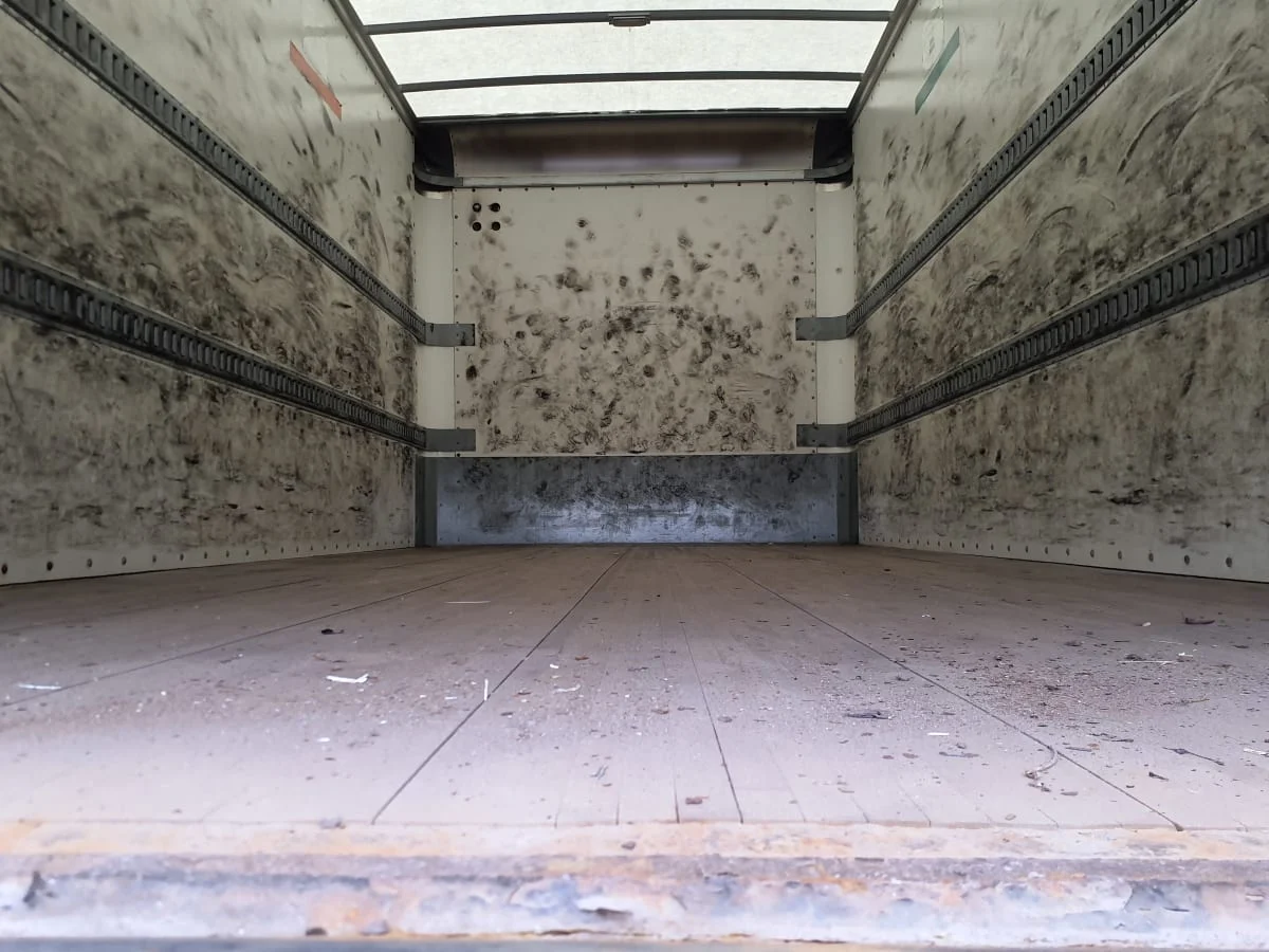 2018 International 4300 - image 8