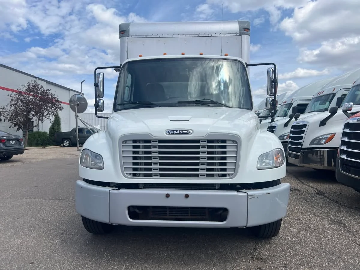 2016 Freightliner M2 106 in Minneapolis, MN — photo 2