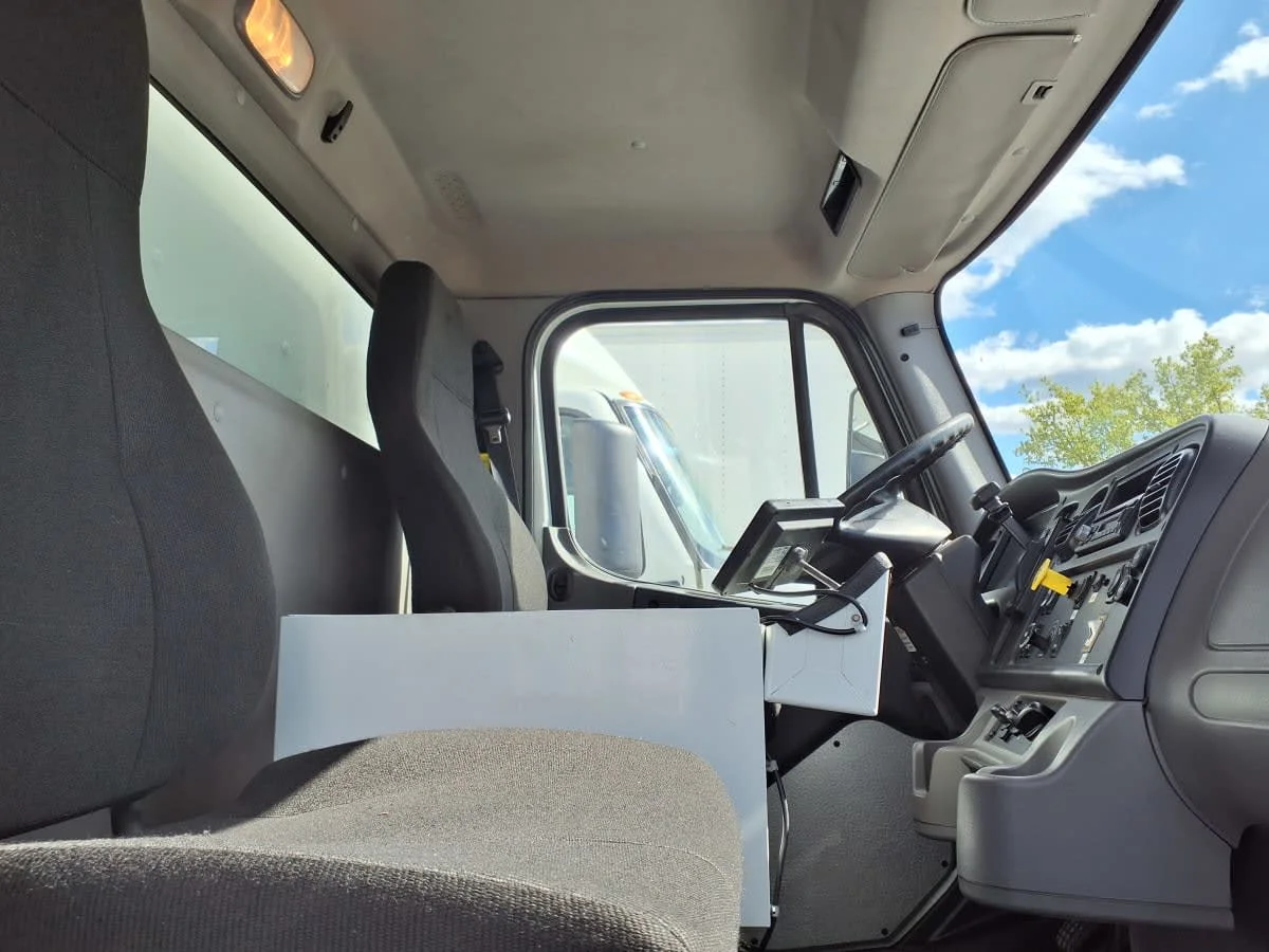 2016 Freightliner M2 106 in Minneapolis, MN — photo 7
