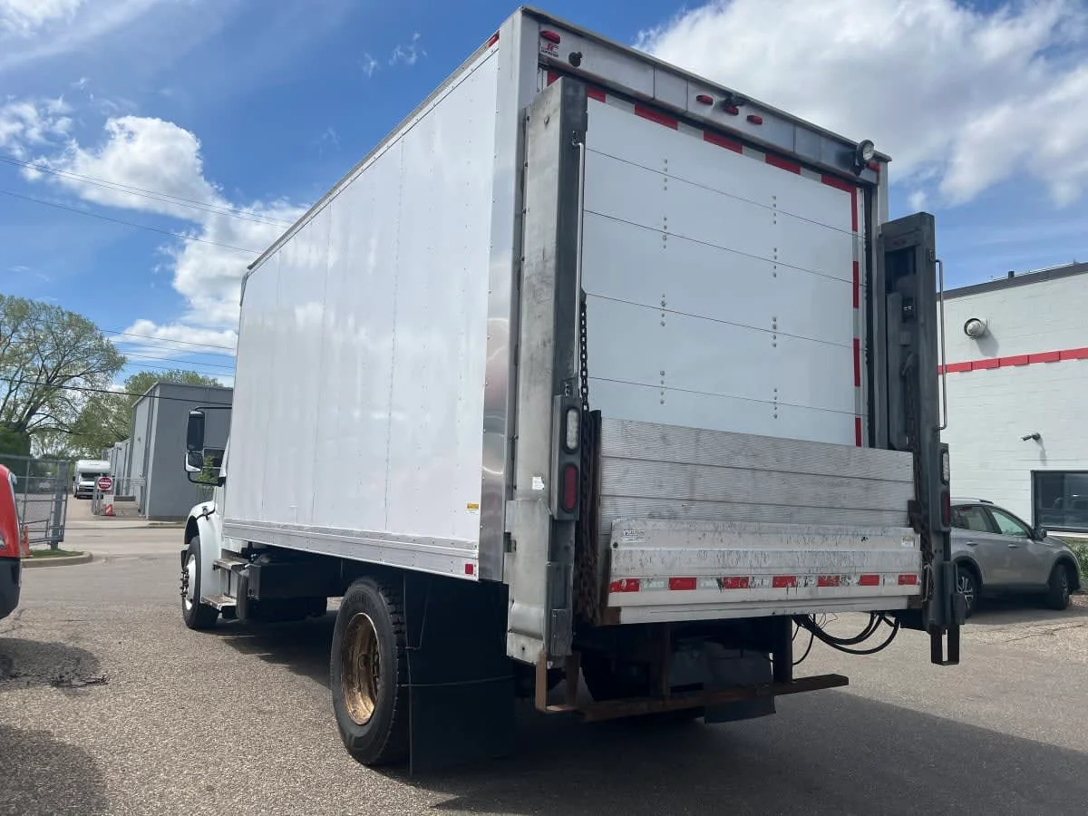 2016 Freightliner M2 106 in Minneapolis, MN — photo 6