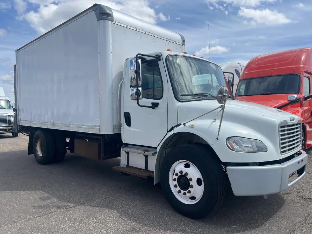 2016 Freightliner M2 106 in Minneapolis, MN — photo 3