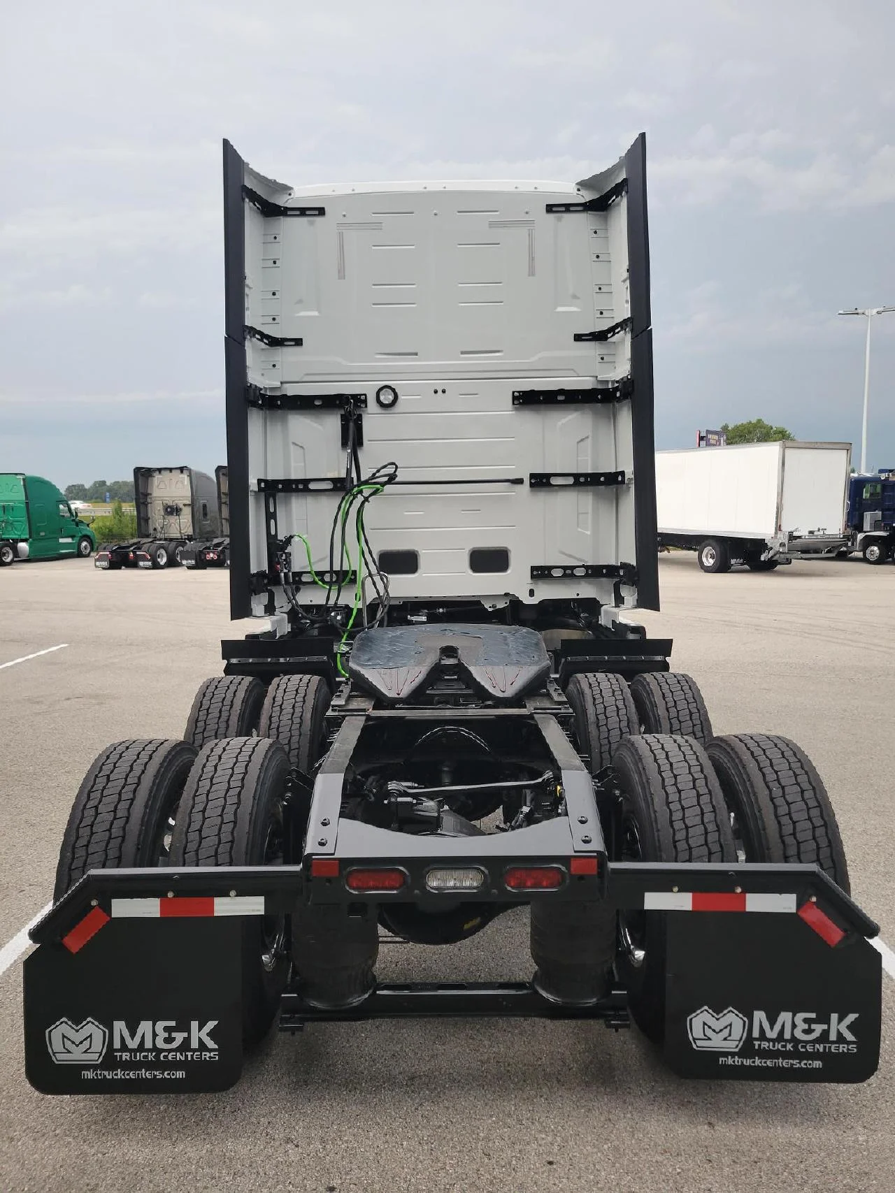 2027 Volvo VNL 860 in Pendleton, IN — photo 4