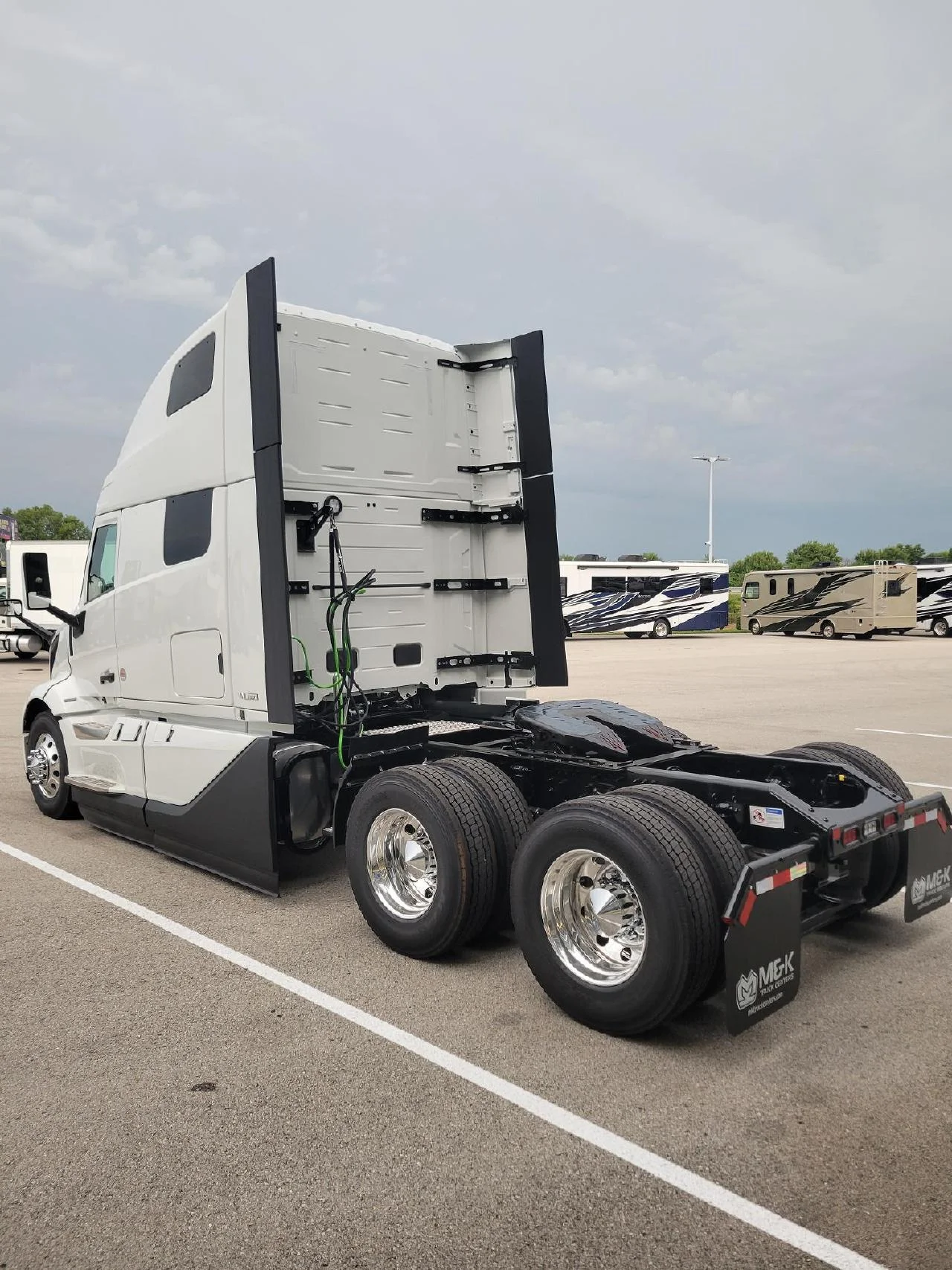 2027 Volvo VNL 860 in Pendleton, IN — photo 5