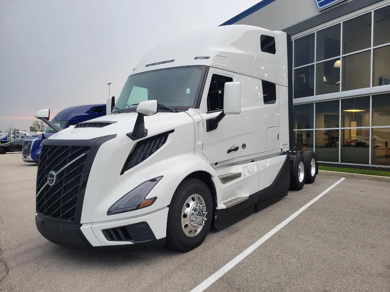 2027 Volvo VNL 860 in Pendleton, IN — photo 7