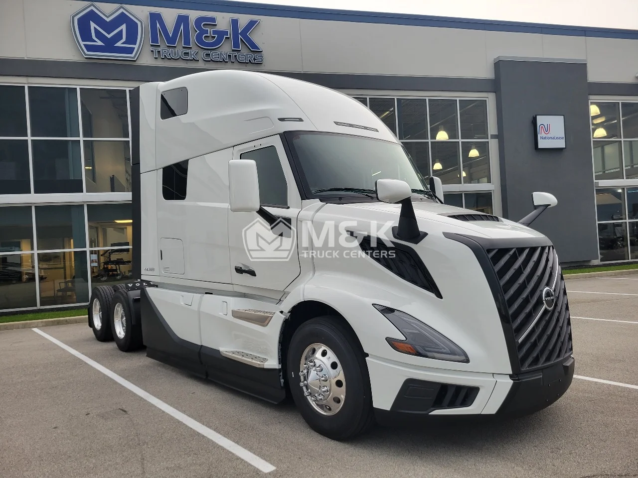 2027 Volvo VNL 860 in Pendleton, IN