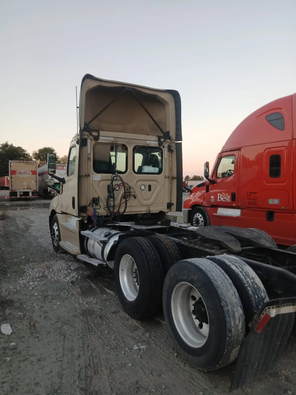 2020 Freightliner Cascadia - image 6