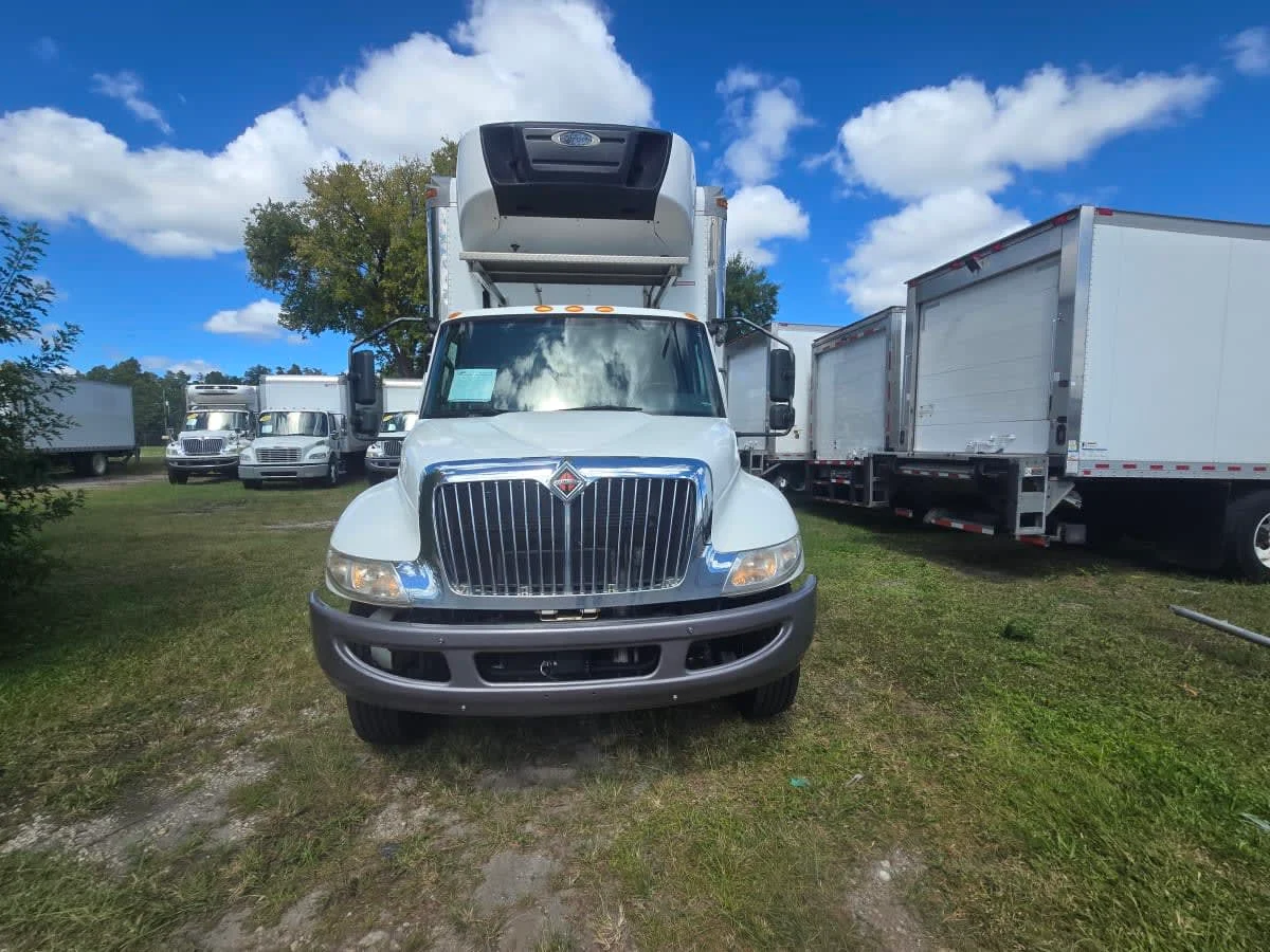 2022 International MV - image 2