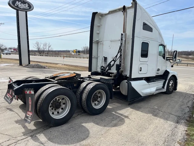 2022 Kenworth T680 - image 5