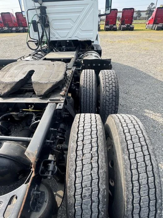 2021 International LT - image 10