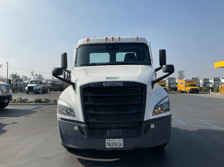 2021 Freightliner Cascadia - image 2