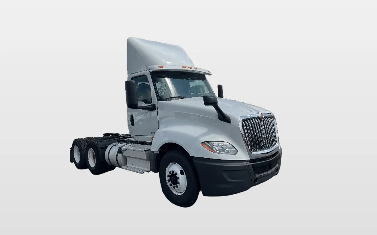 2019 International LT - image 1