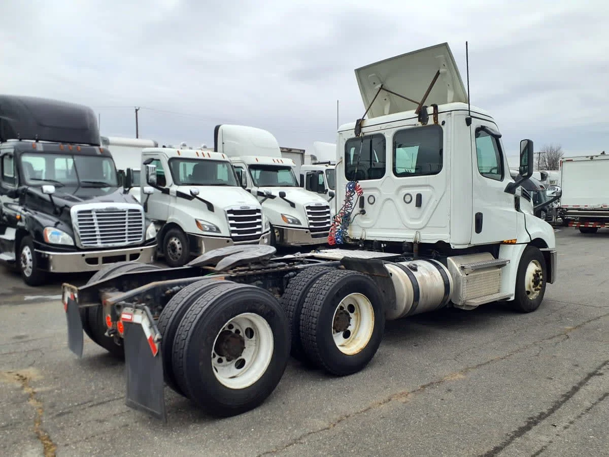 2019 Freightliner Cascadia in Springfield, MA — photo 4