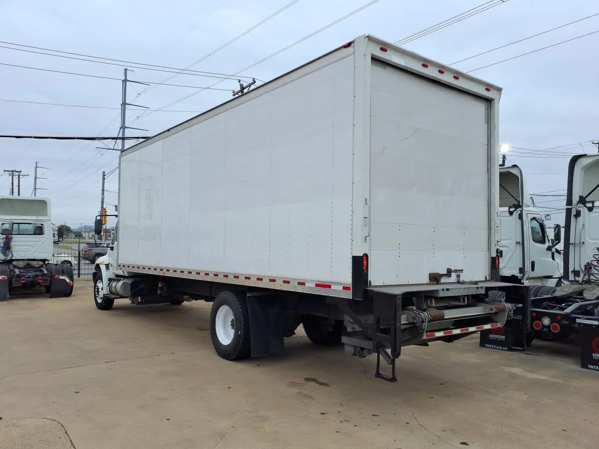 2018 International 4300 - image 6