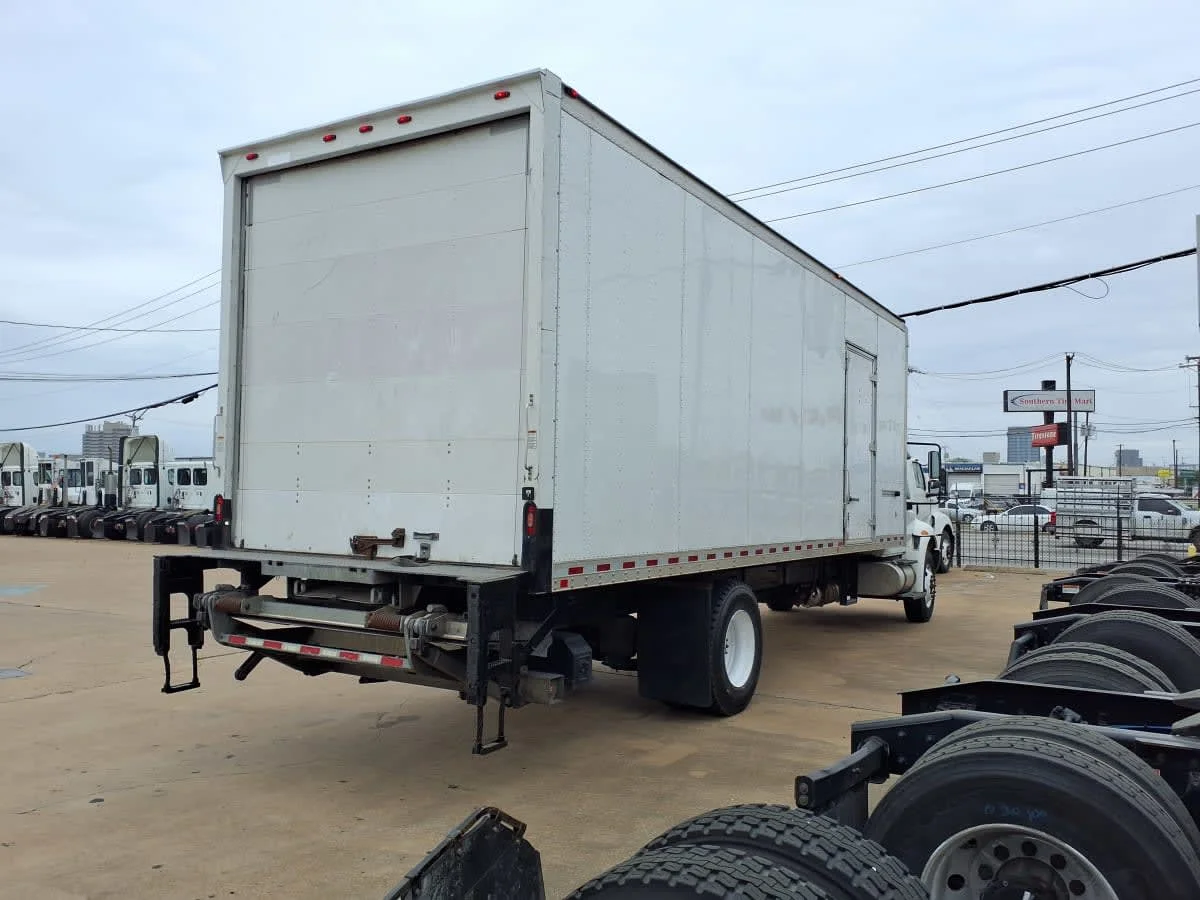 2018 International 4300 - image 4