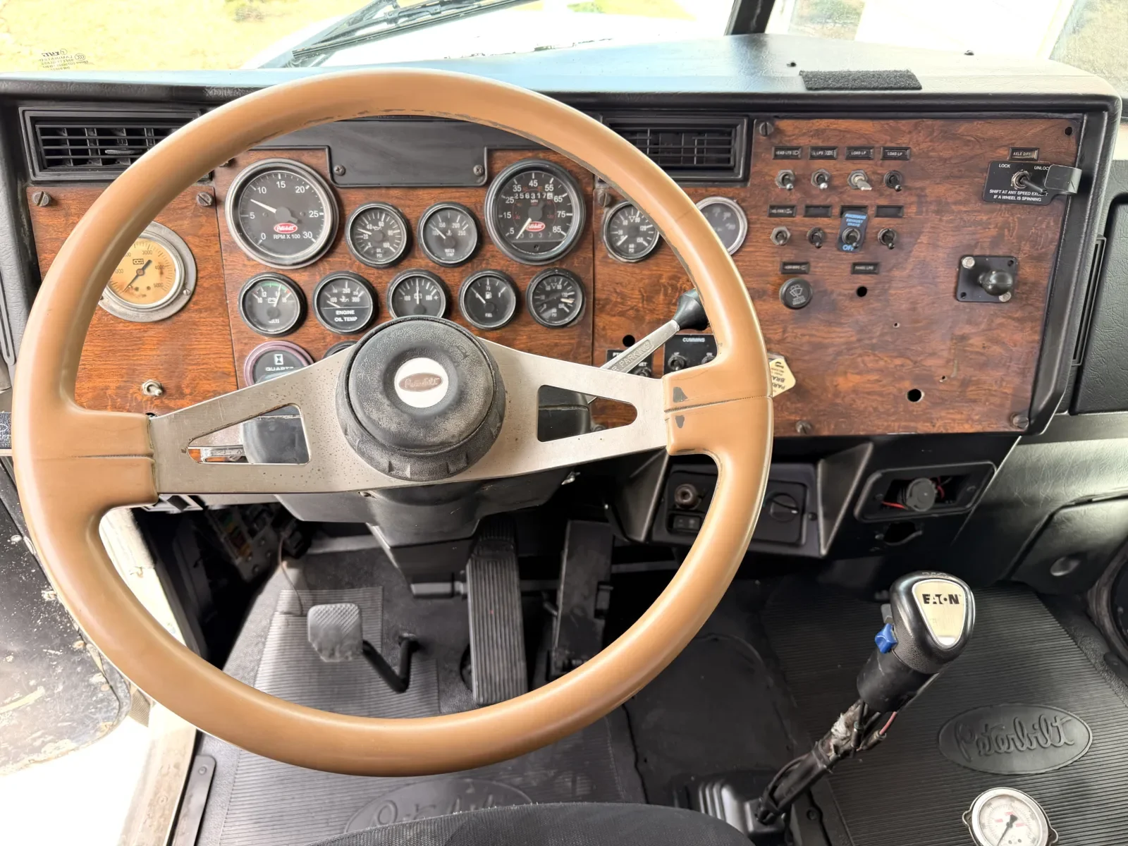 2000 Peterbilt in Greer, SC — photo 16