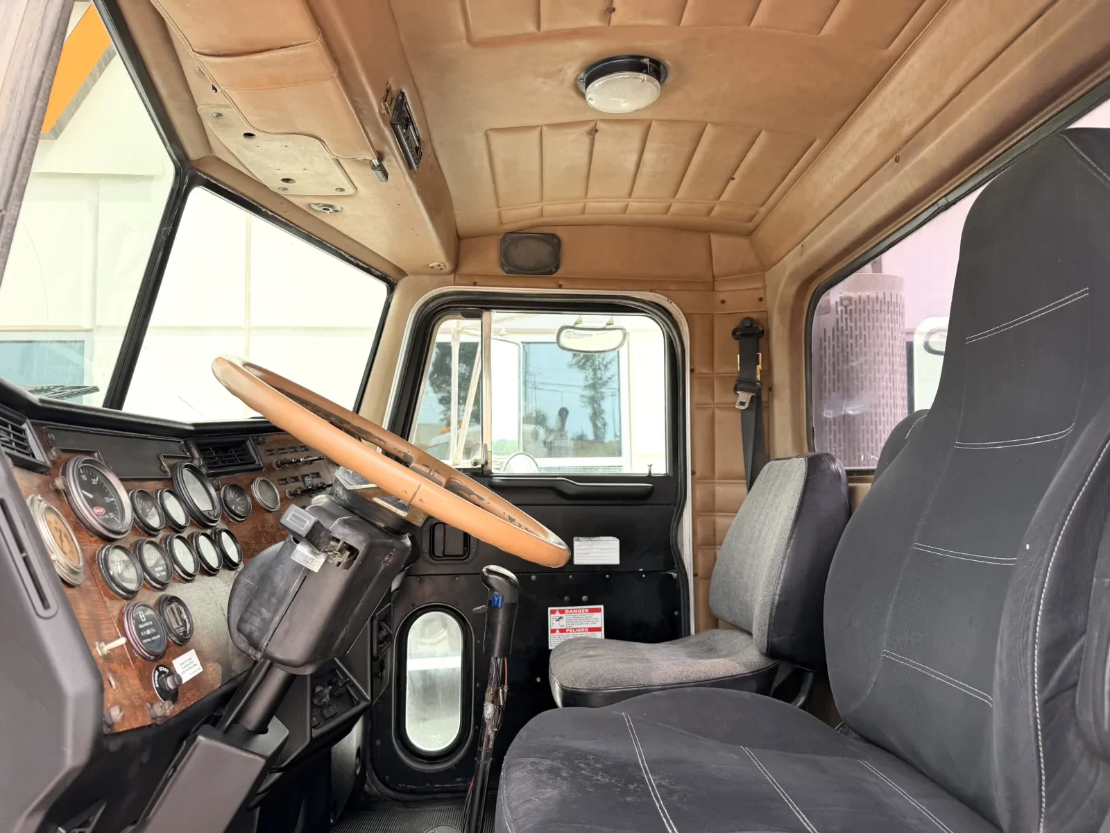 2000 Peterbilt in Greer, SC — photo 14