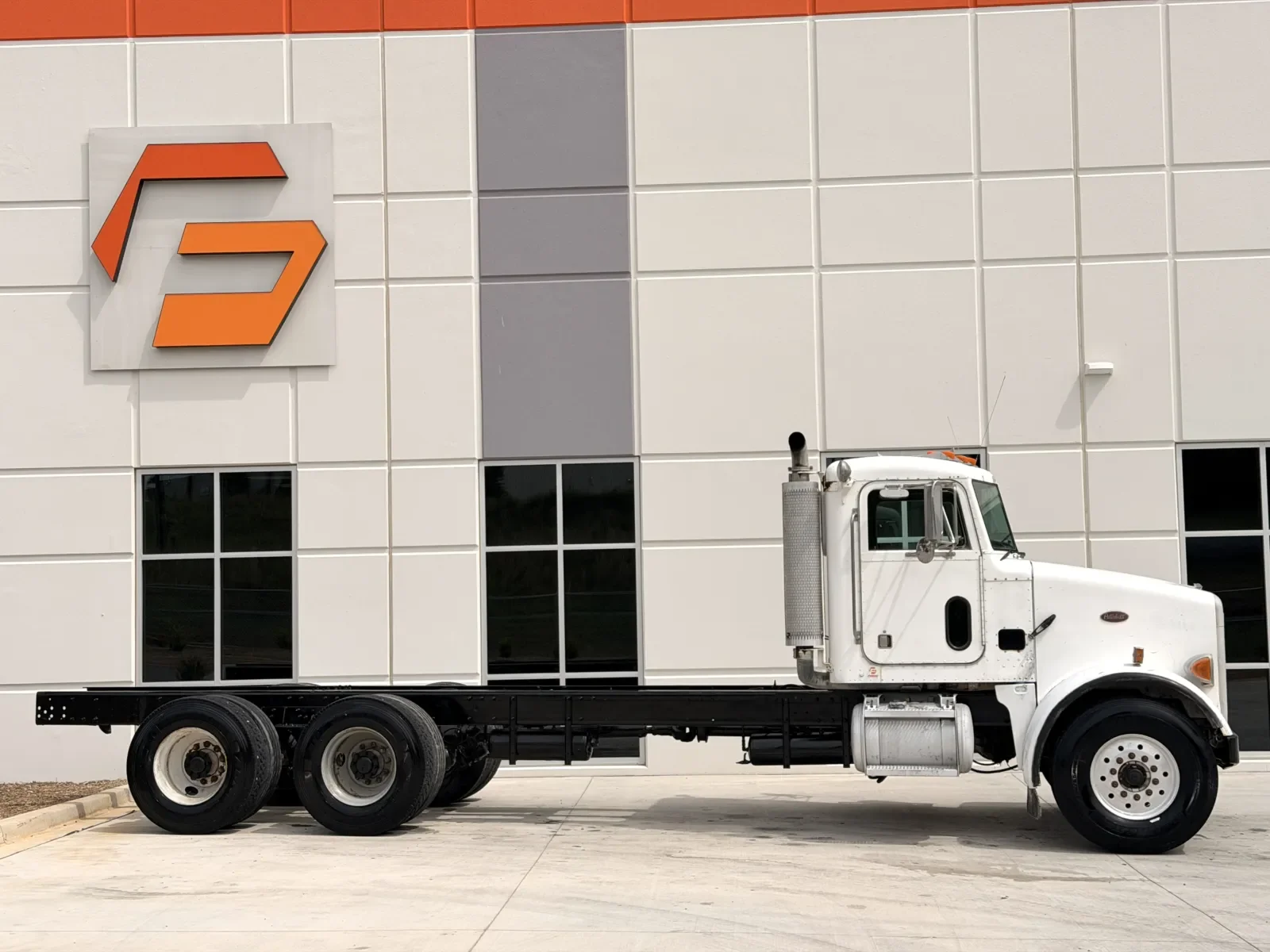 2000 Peterbilt in Greer, SC — photo 3