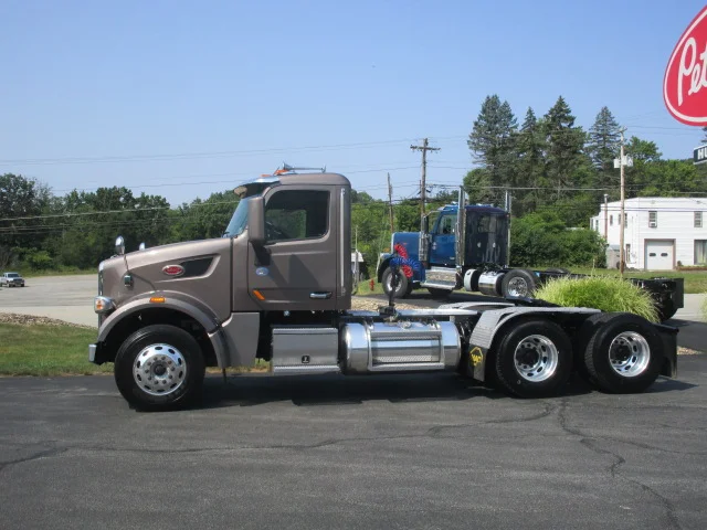 2020 Peterbilt 567 - image 2