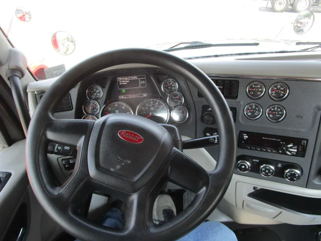 2020 Peterbilt 567 - image 13