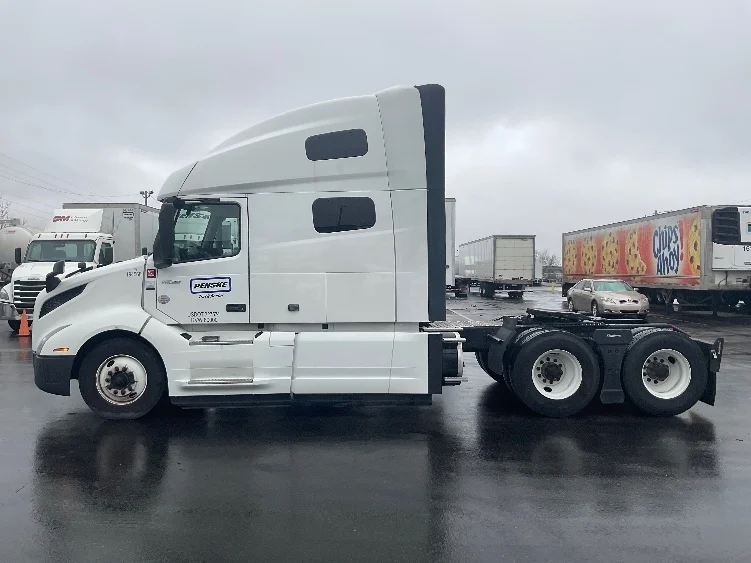 2023 Volvo VNL 760 - image 4