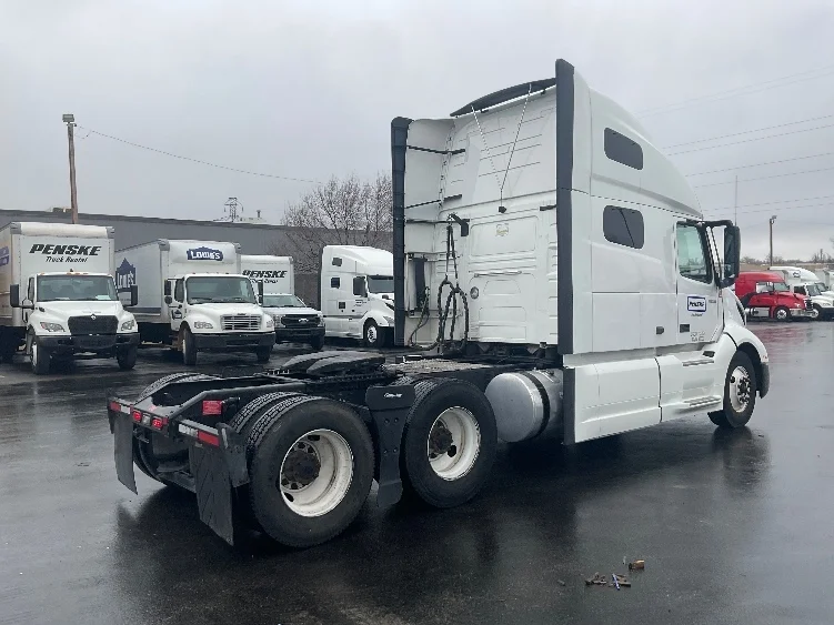2023 Volvo VNL 760 - image 7
