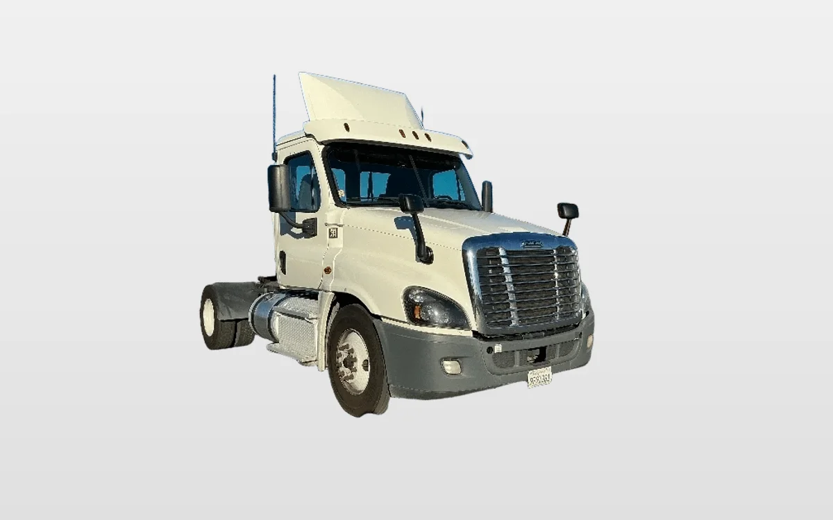 2019 Freightliner Cascadia - image 1
