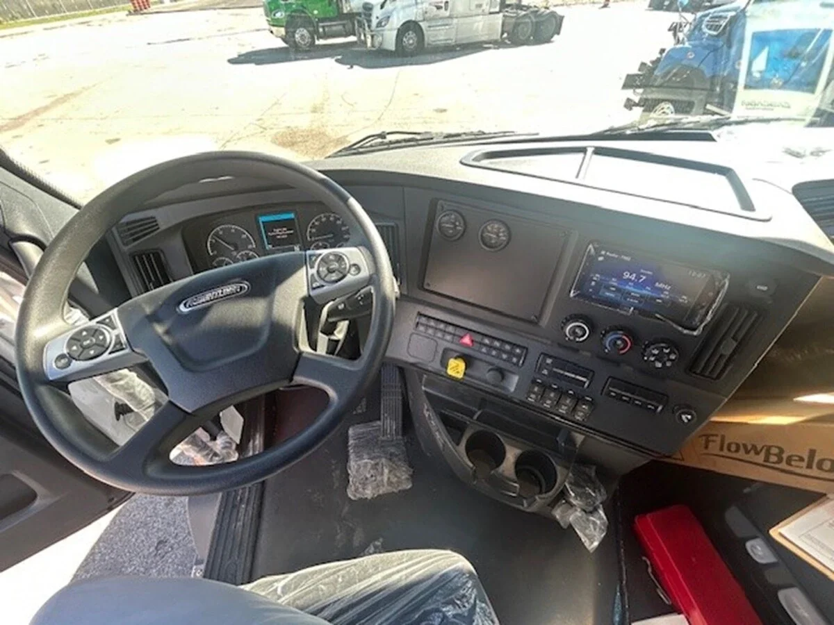 2026 Freightliner Cascadia in St. Catharines, ON — photo 10