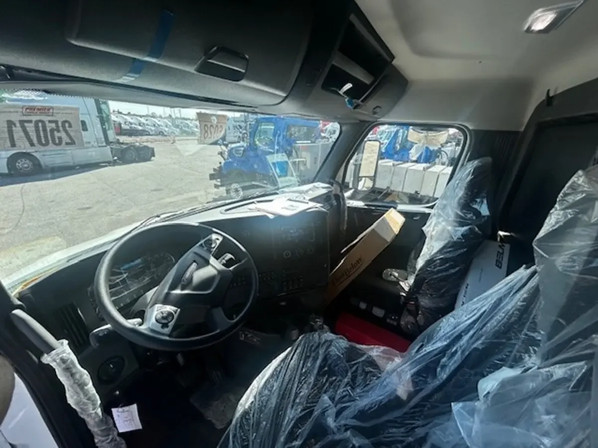 2026 Freightliner Cascadia - image 7