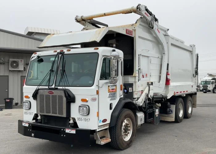 2025 Peterbilt 520 — photo 2