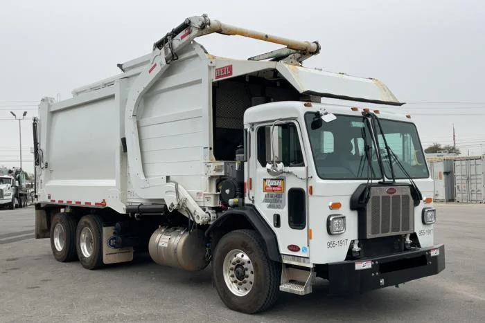 2025 Peterbilt 520 — photo 3
