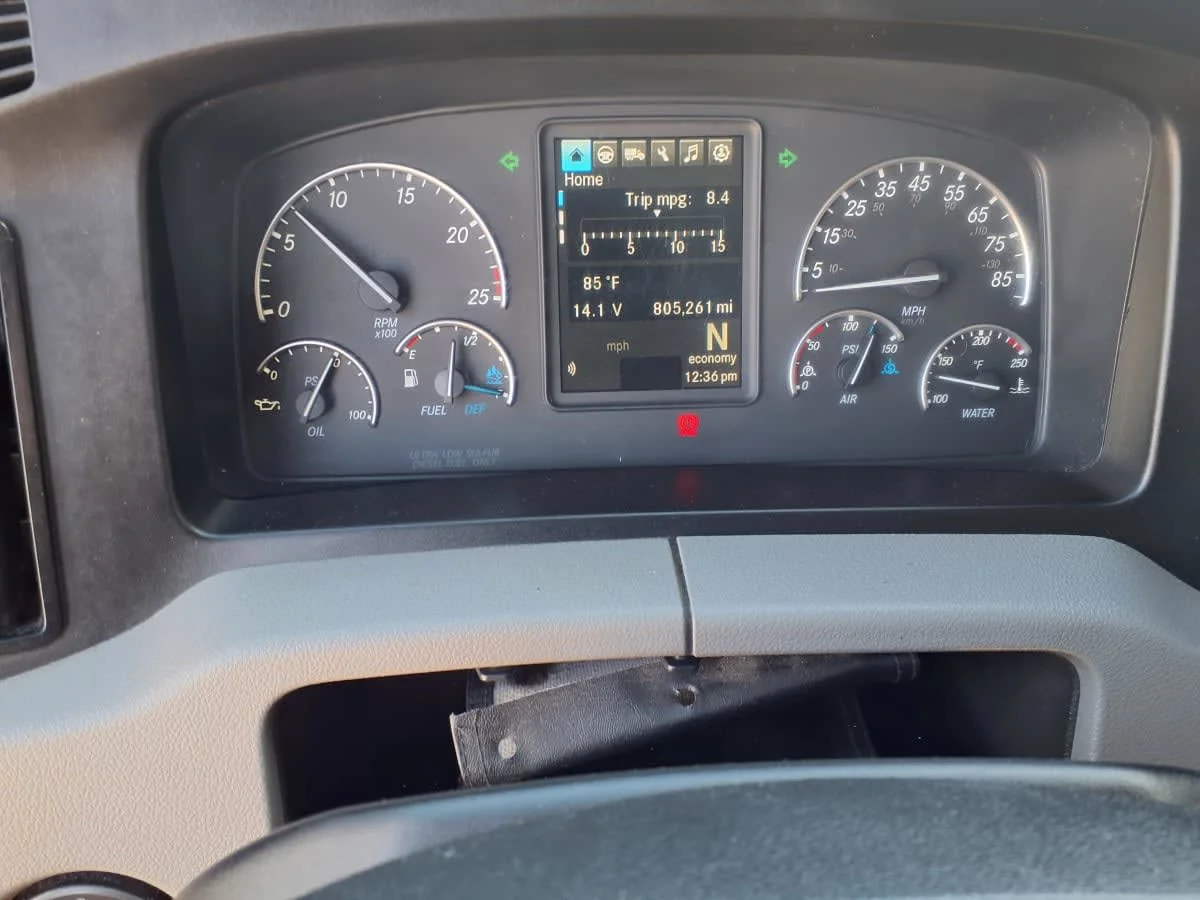 2022 Freightliner Cascadia - image 10