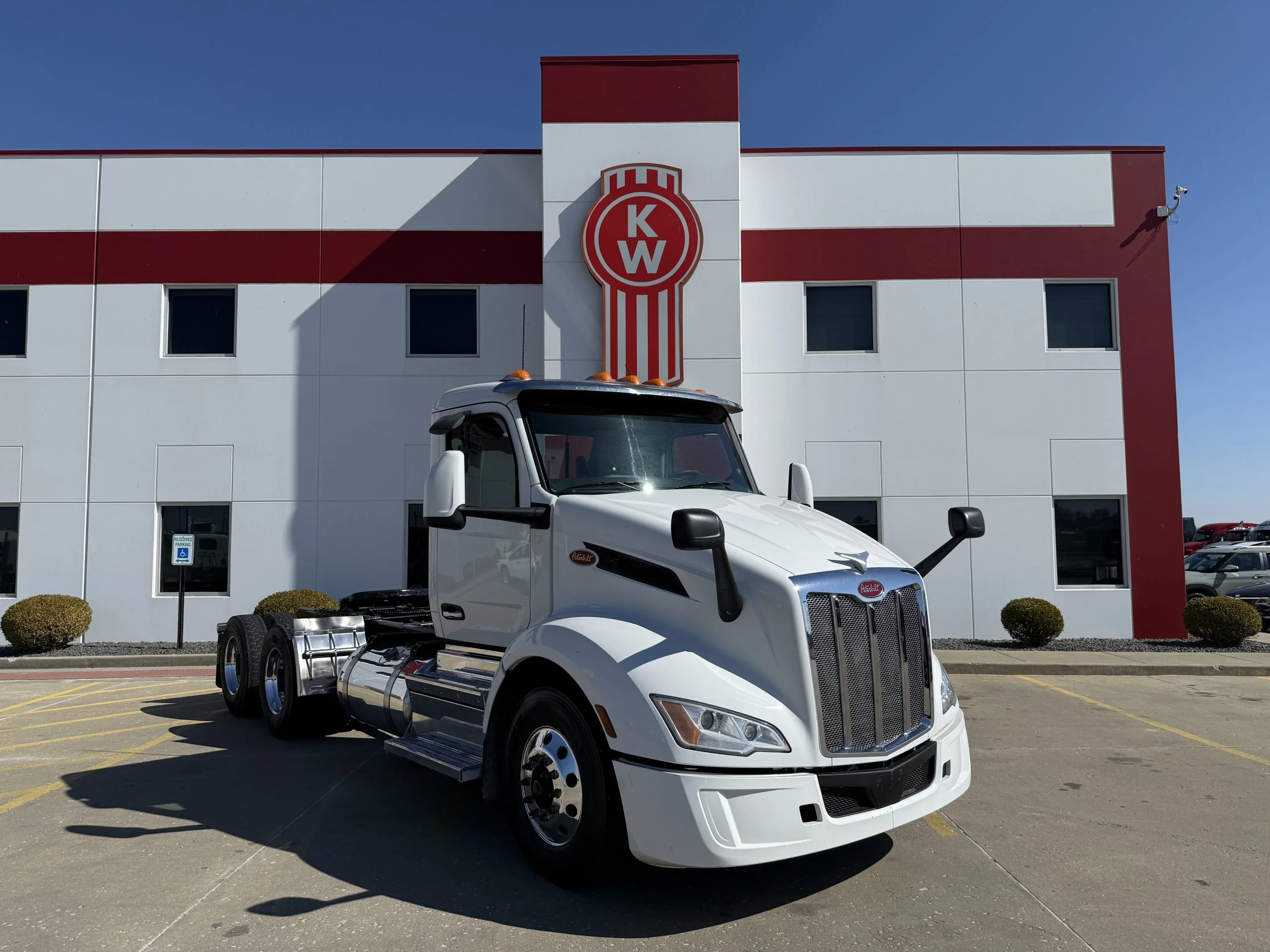 2023 Peterbilt 579 - image 3