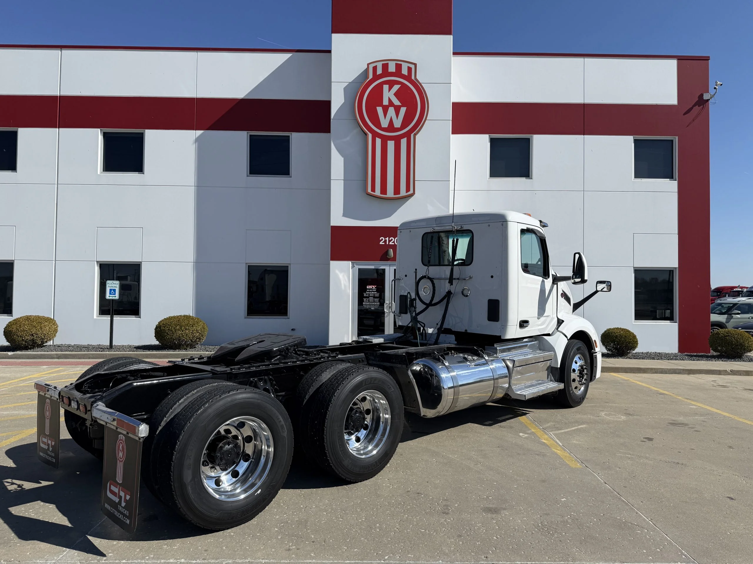 2023 Peterbilt 579 - image 5