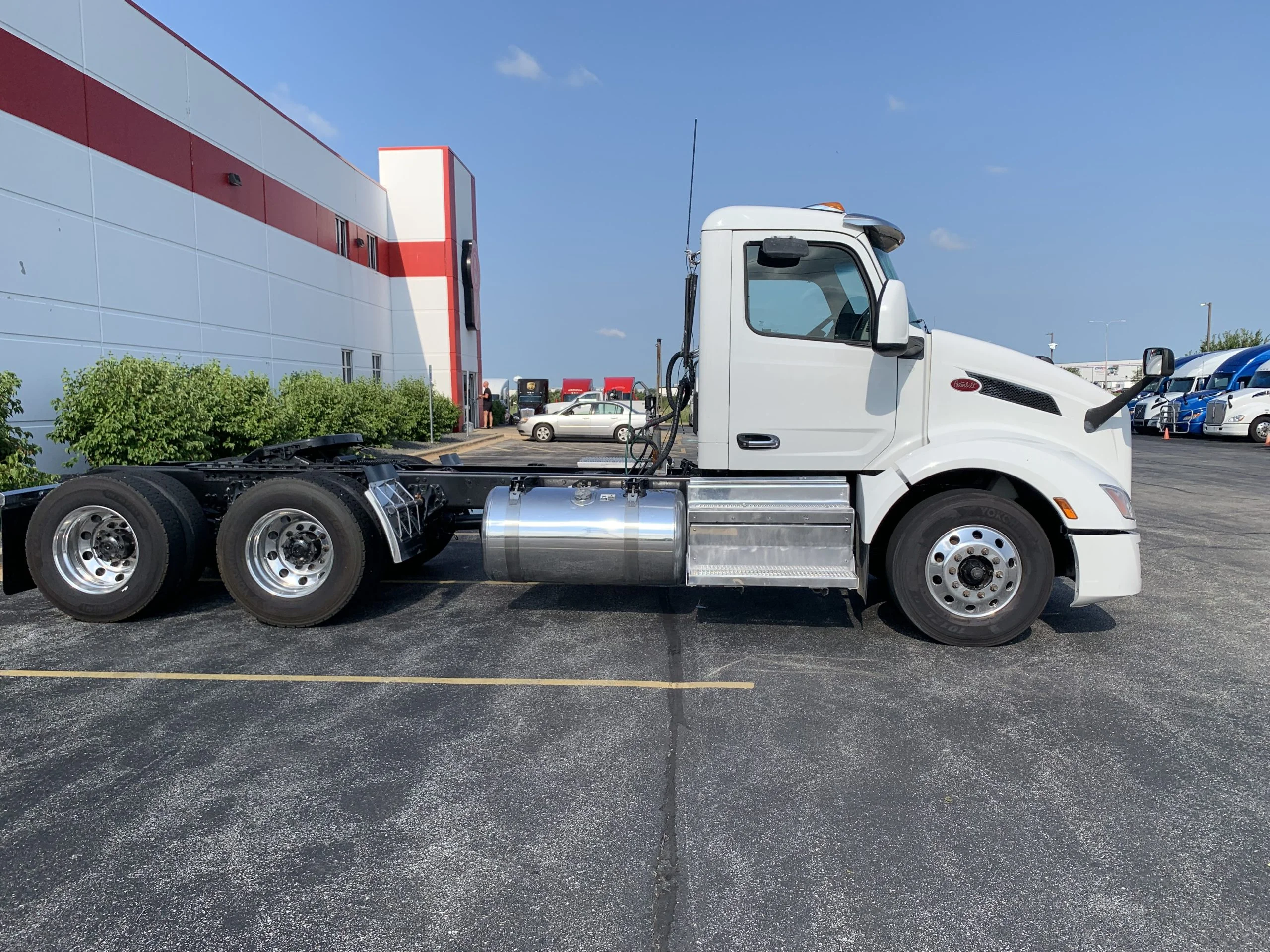 2023 Peterbilt 579 in Troy, IL — photo 4