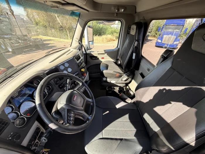 2020 Peterbilt 579 - image 12