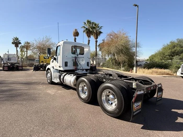 2020 Peterbilt 579 - image 4