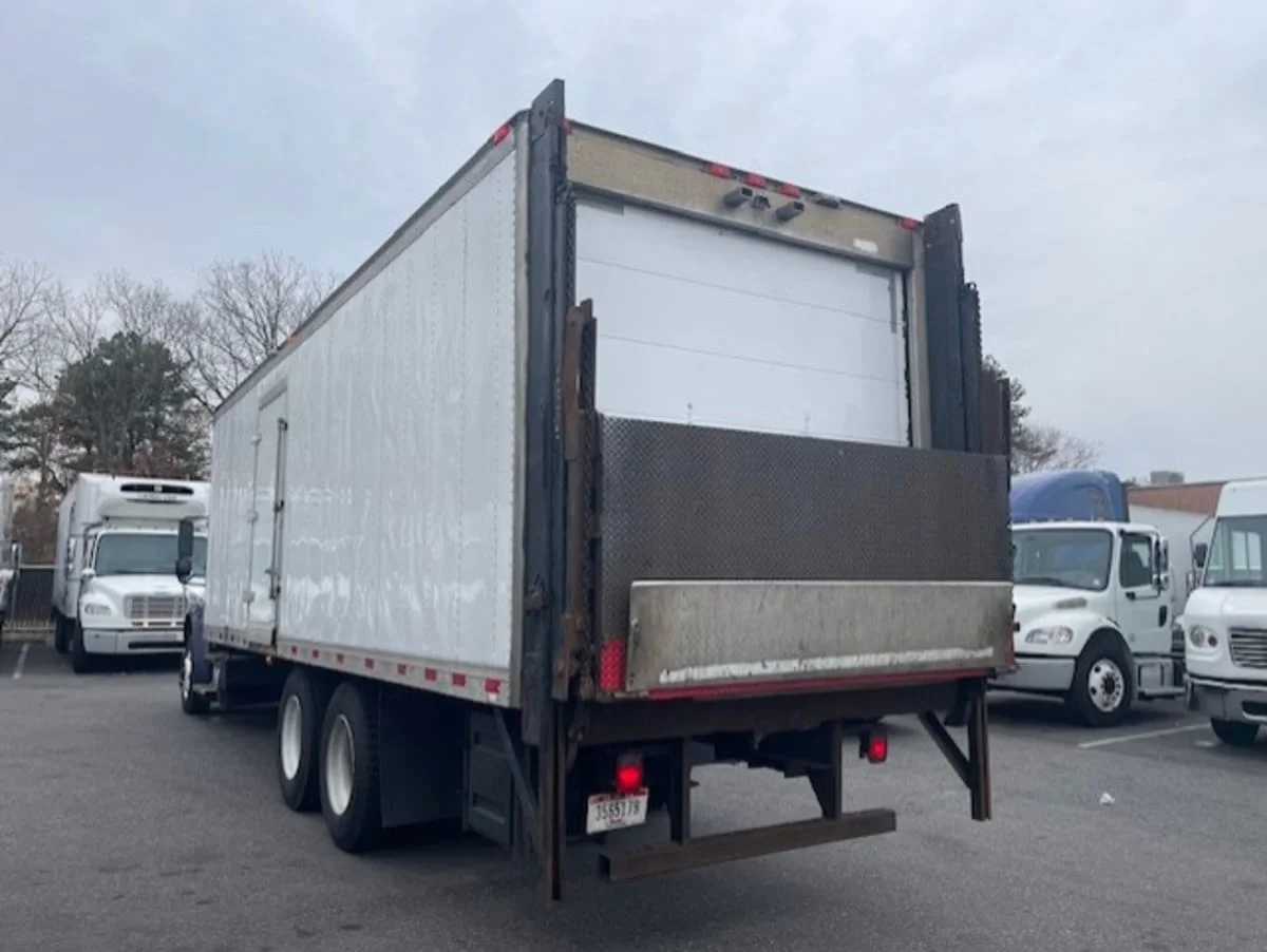 2019 Freightliner M2 106 in Farmingdale, NY — photo 6