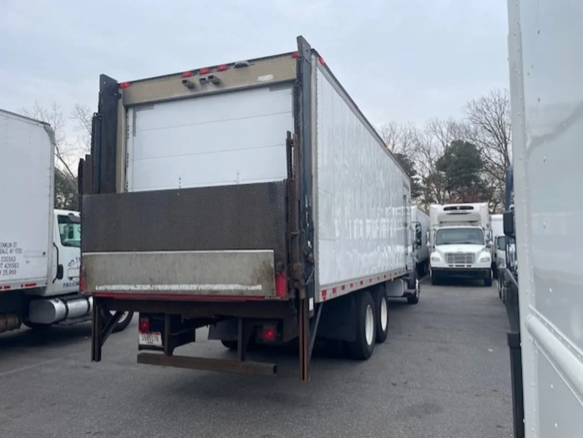 2019 Freightliner M2 106 in Farmingdale, NY — photo 4