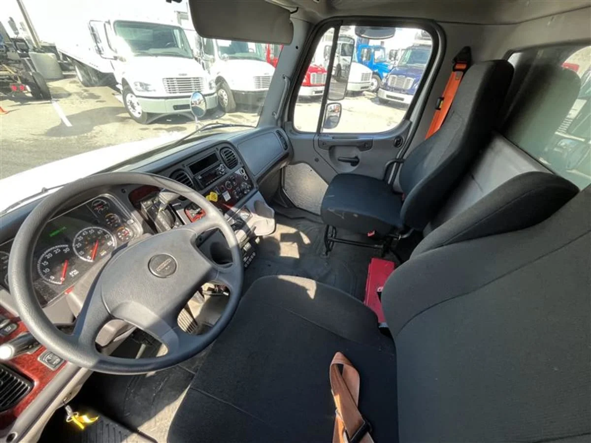 2017 Freightliner M2 106 - image 8