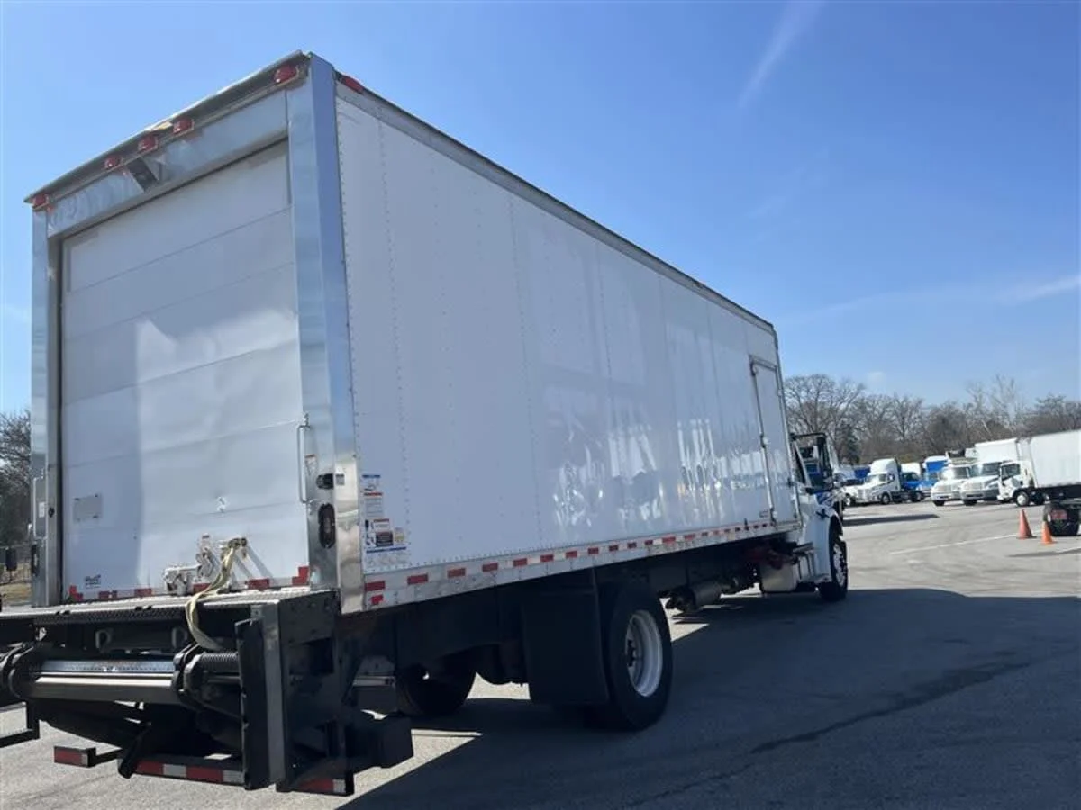 2017 Freightliner M2 106 - image 4