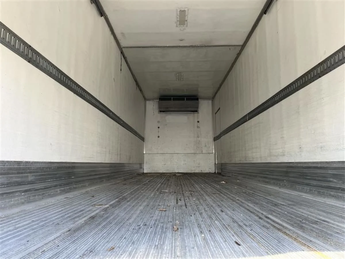 2017 Freightliner M2 106 - image 9