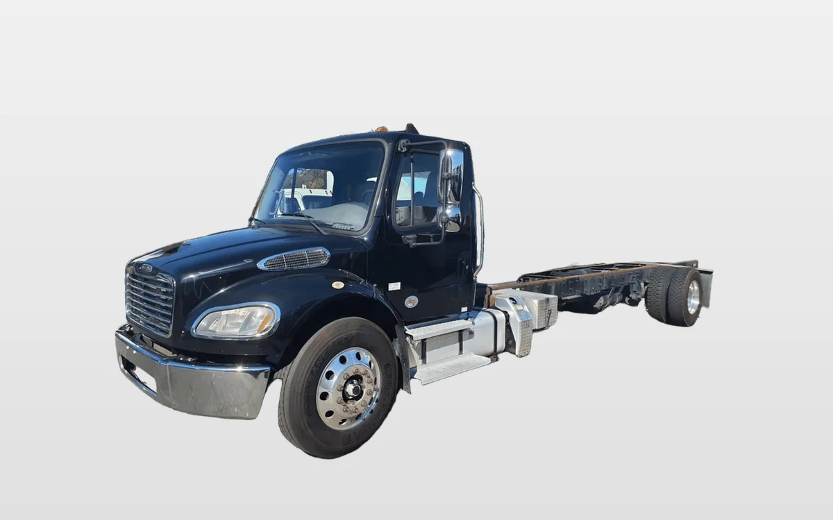 2019 Freightliner M2 106 - image 1