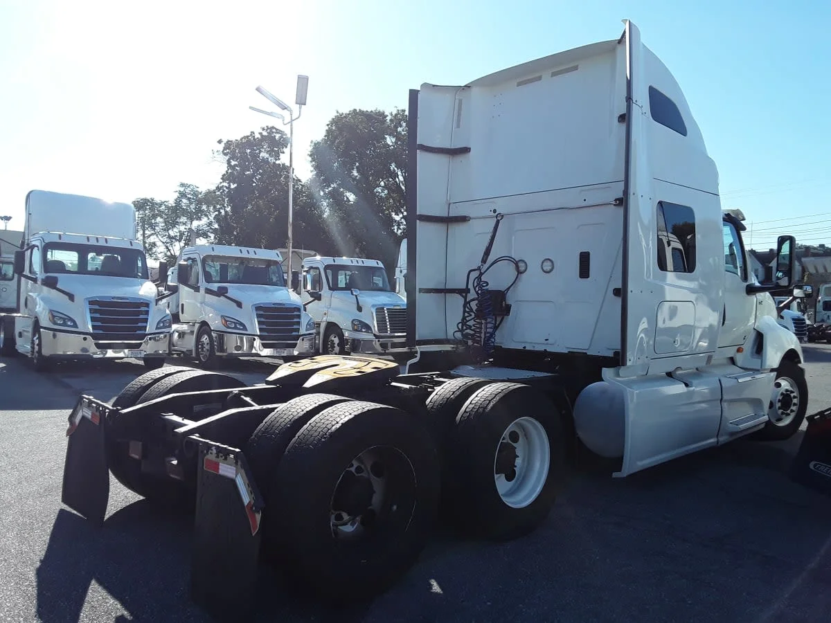 2020 International LT - image 4