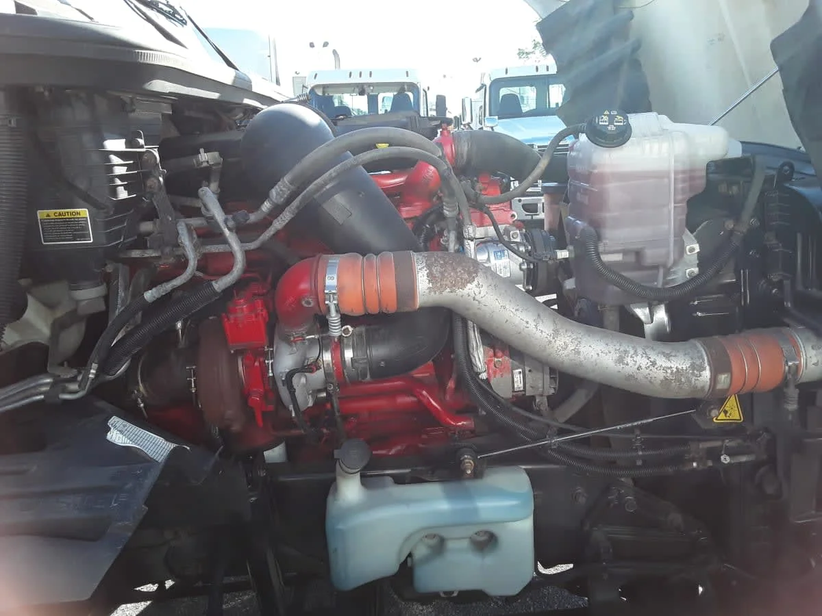 2020 International LT - image 13